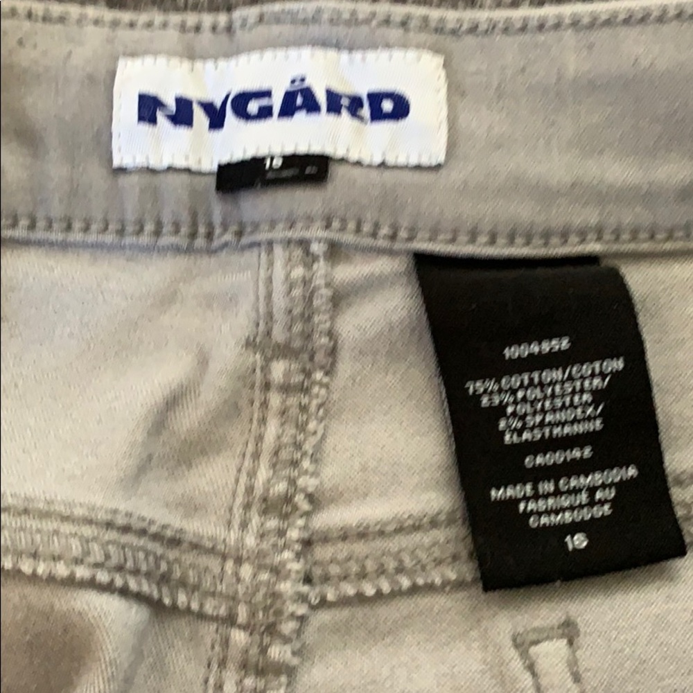 Grey Capris - Picture 3 of 4